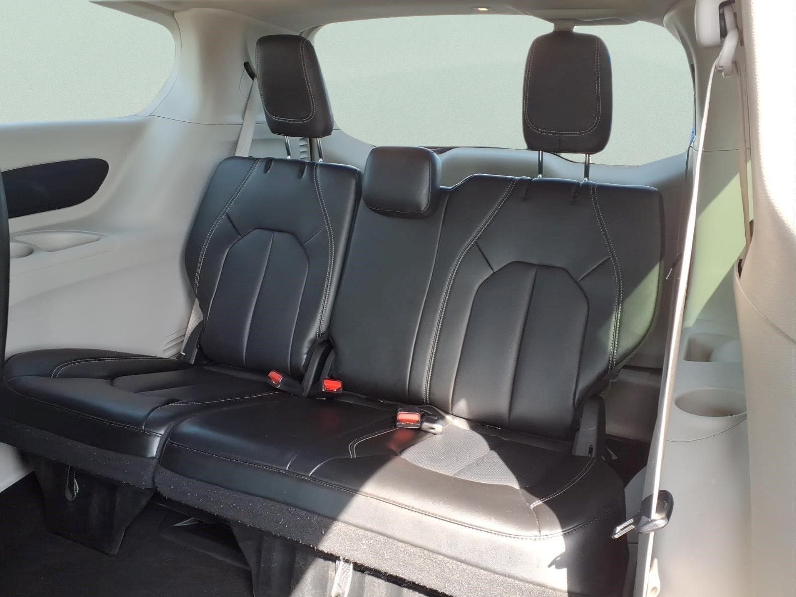 Used 2023 Chrysler Pacifica Touring-L FWD image 22
