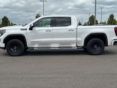 Used 2023 GMC Sierra 1500 Denali w/ Technology Package AWD/4WD image 7