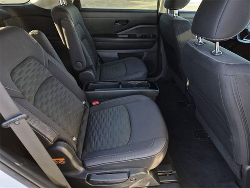 Used 2023 Nissan Pathfinder SV w/ SV Premium Package image 15