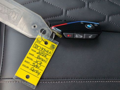 Used 2025 BMW X7 M60i AWD/4WD image 37