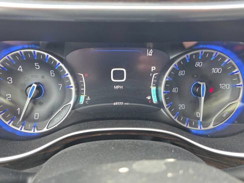 Used 2023 Chrysler Pacifica Limited FWD image 17