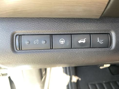 Used 2023 Nissan Pathfinder Platinum FWD image 23