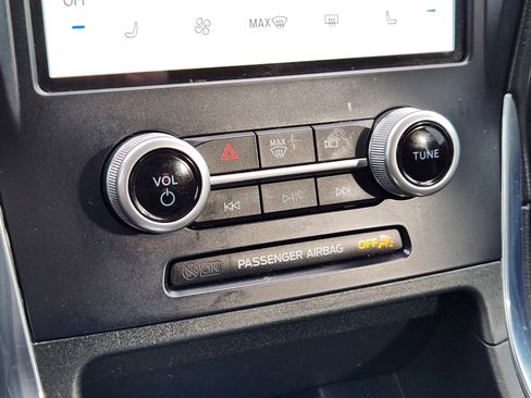 Used 2021 Ford Edge ST image 25