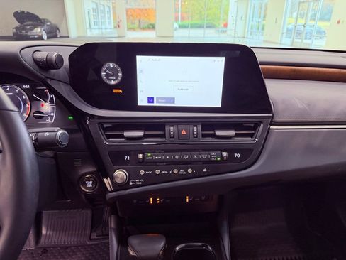 Certified 2025 Lexus ES 350 w/ Premium Package image 22