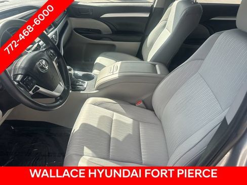 Used 2019 Toyota Highlander Plus AWD/4WD image 22