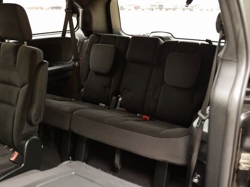 Used 2018 Dodge Grand Caravan SE image 23