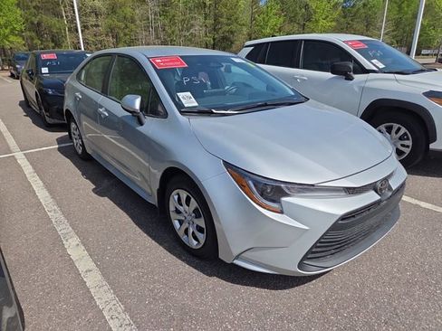 Used 2026 Toyota Corolla LE image 1