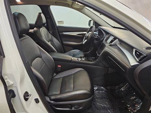 Used 2019 INFINITI QX50 Essential w/ Cargo Package image 11