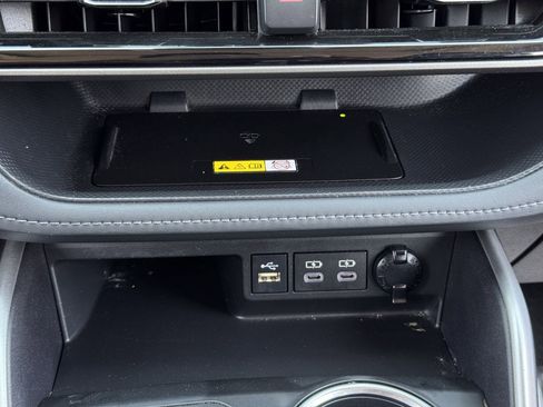 Used 2023 Toyota Highlander XLE FWD image 19
