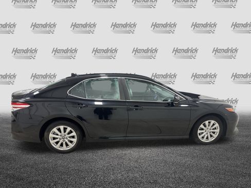 Used 2019 Toyota Camry LE image 11