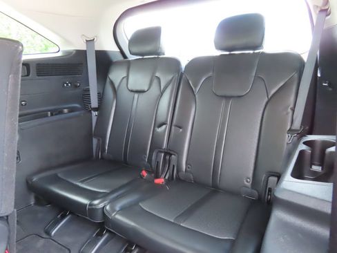 Certified 2022 Kia Sorento S w/ Panoramic Sunroof Package AWD/4WD image 35