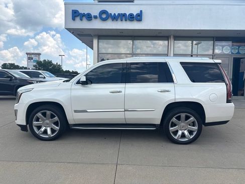 Used 2015 Cadillac Escalade Luxury AWD/4WD image 8