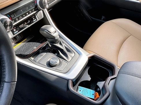 Used 2021 Toyota RAV4 Limited image 14