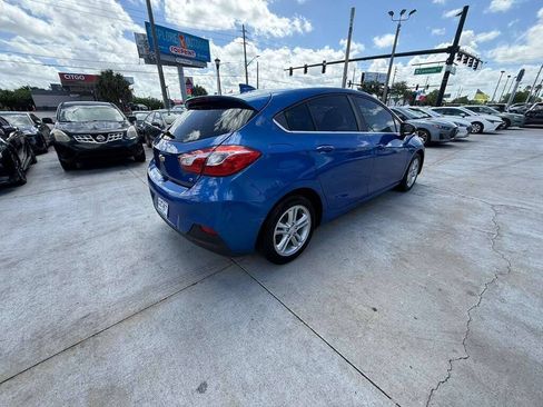 Used 2017 Chevrolet Cruze LT w/ Sun And Sound Package FWD image 4