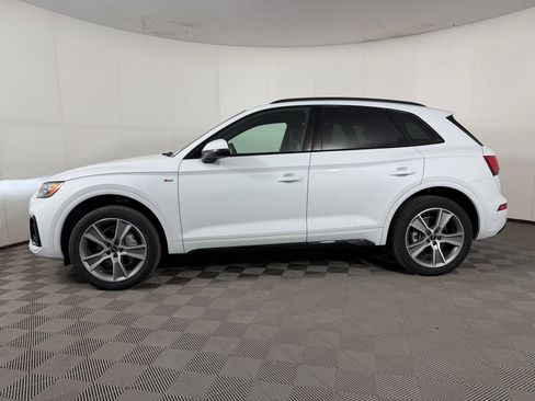 Certified 2025 Audi Q5 2.0T Premium w/ Convenience Plus Package image 2