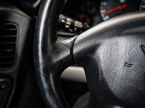 Used 2004 Chevrolet Corvette Coupe w/ Roof Package image 27