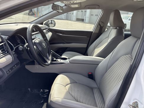 Used 2020 Toyota Camry SE image 17