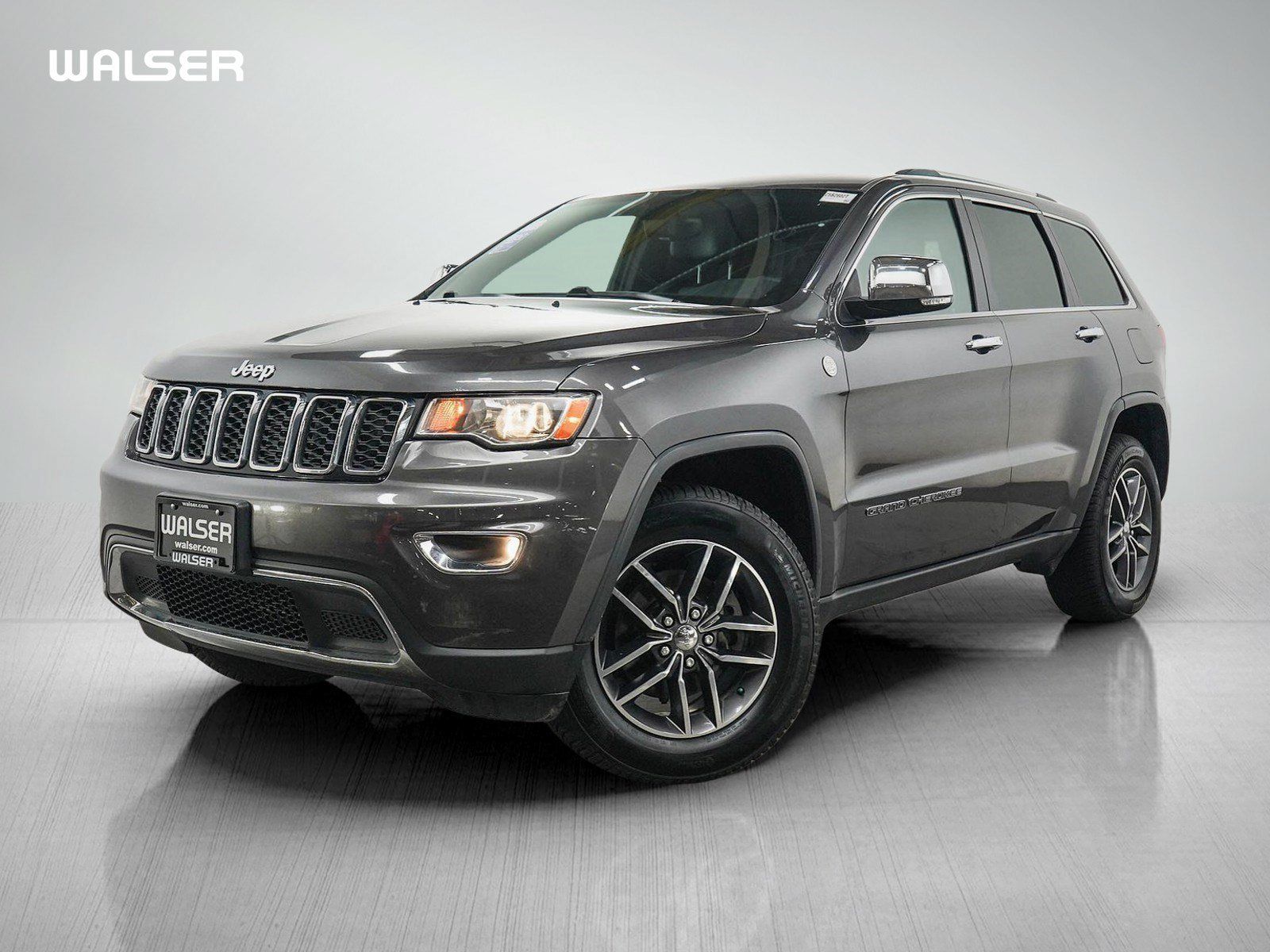 Used 2017 Jeep Grand Cherokee Limited AWD/4WD image 1