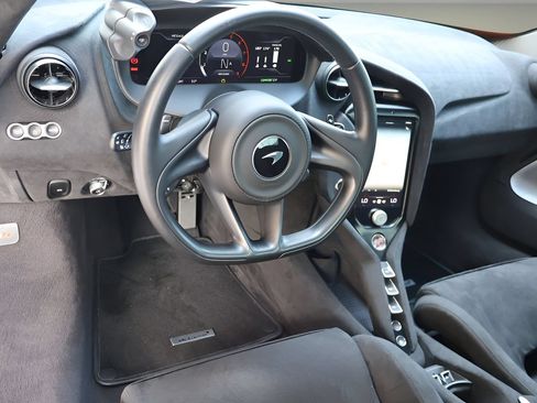 Used 2024 McLaren 750S Spider RWD image 17
