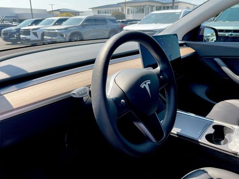 Used 2022 Tesla Model Y Long Range AWD/4WD image 10