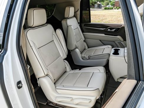 Used 2021 GMC Yukon XL Denali w/ Denali Premium Package RWD image 40