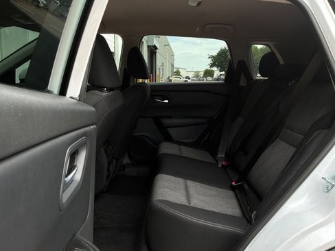Used 2025 Nissan Rogue SV FWD image 12