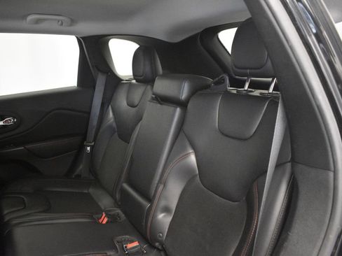 Used 2019 Jeep Cherokee Trailhawk w/ Cold Weather Group image 25