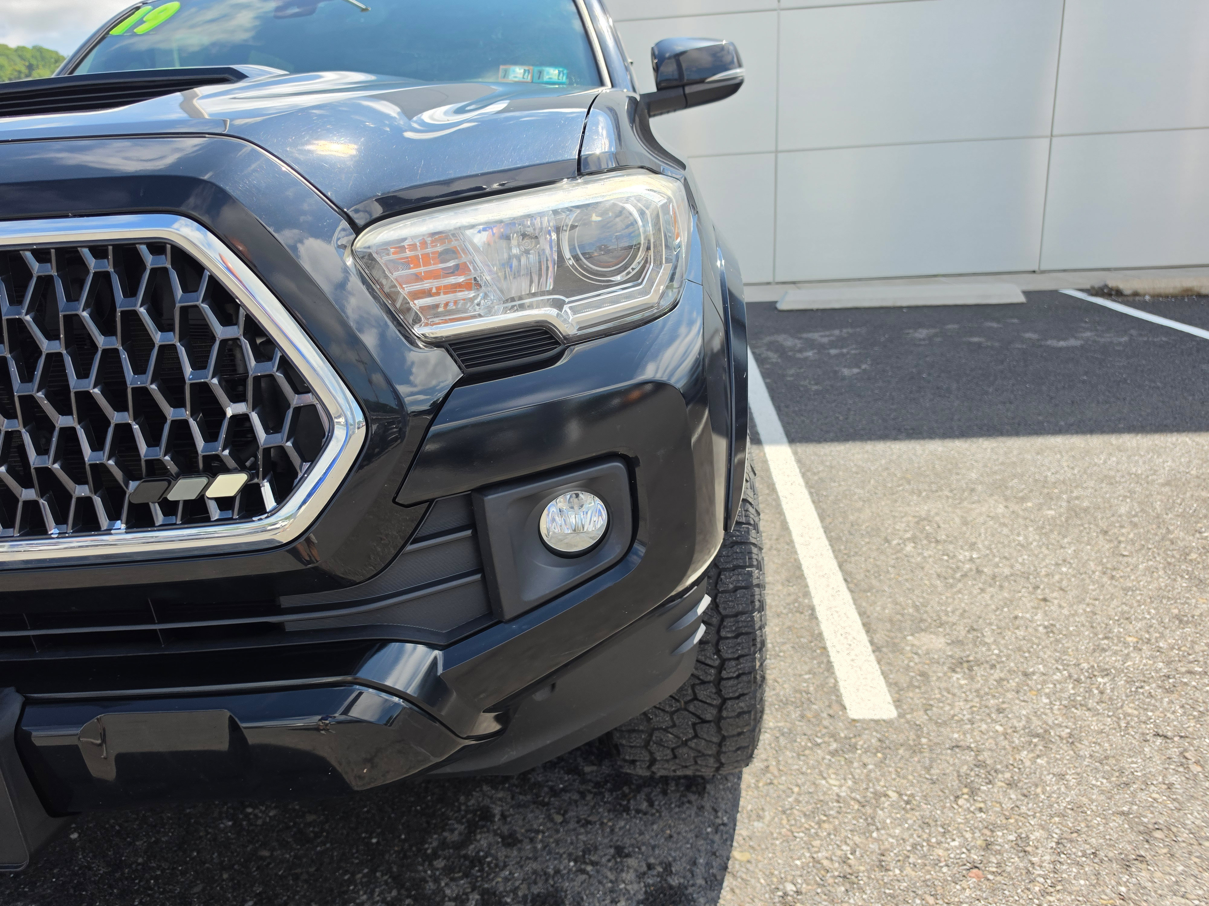Used 2019 Toyota Tacoma TRD Sport w/ TRD Premium Sport Package AWD/4WD image 9
