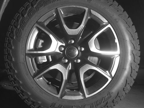 Used 2025 Jeep Compass Trailhawk AWD/4WD image 12