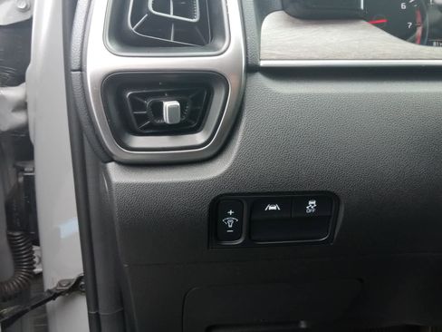 Used 2022 Kia Sorento S image 15