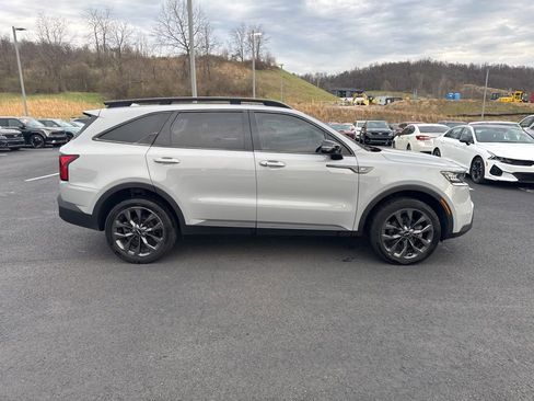 Certified 2022 Kia Sorento X-Line EX image 9