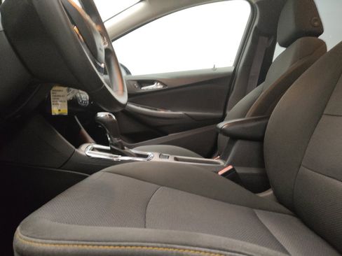 Used 2017 Chevrolet Cruze LS FWD image 17