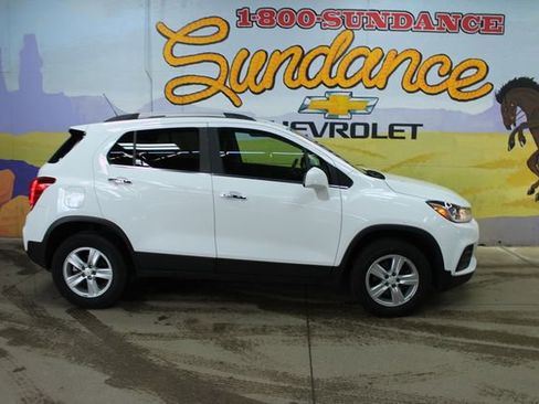 Used 2018 Chevrolet Trax LT w/ LT Convenience Package image 1