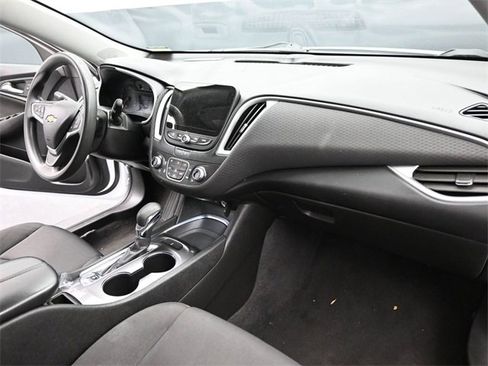 Used 2023 Chevrolet Malibu LT image 24