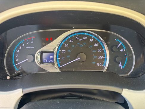 Used 2012 Toyota Sienna image 3