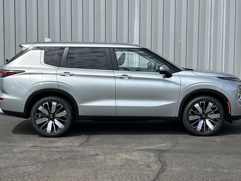 New 2026 Mitsubishi Outlander SE image 4