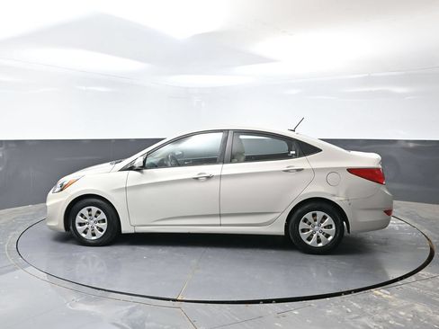 Used 2017 Hyundai Accent SE FWD image 9