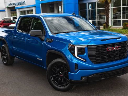 Used 2024 GMC Sierra 1500 Elevation AWD/4WD image 2