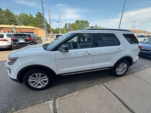 Used 2019 Ford Explorer XLT w/ Equipment Group 201A AWD/4WD image 4