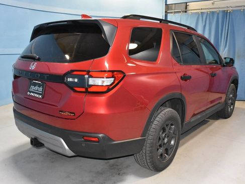 Used 2025 Honda Pilot TrailSport image 34