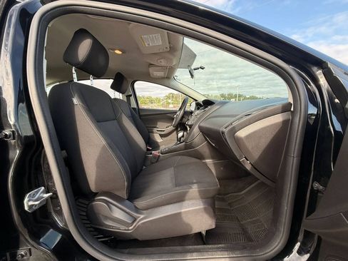 Used 2017 Ford Focus SE FWD image 16