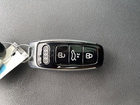 Used 2023 Audi e-tron Premium Plus AWD/4WD image 48