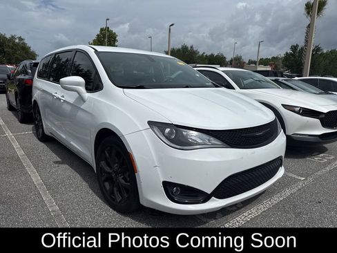 Used 2019 Chrysler Pacifica Touring Plus w/ S Appearance Package FWD image 1