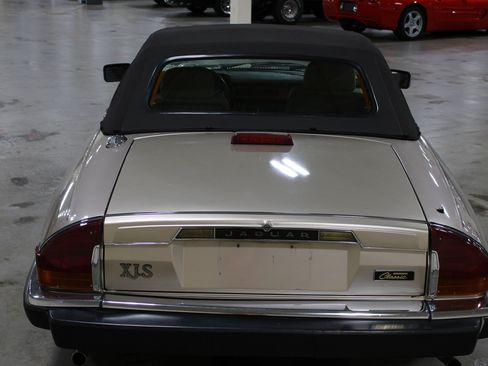 Used 1991 Jaguar XJS V12 Convertible RWD image 31