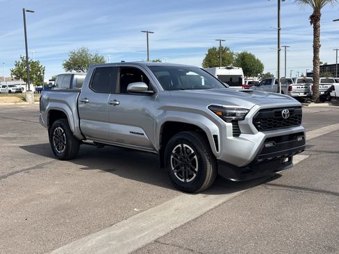 Used 2024 Toyota Tacoma TRD Sport w/ TRD Sport Upgrade Package RWD image 7