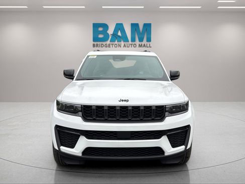 New 2026 Jeep Grand Cherokee Altitude image 2