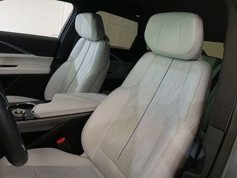 Used 2024 Cadillac Lyriq Luxury AWD/4WD image 16
