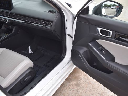 Used 2024 Honda Civic Touring image 15