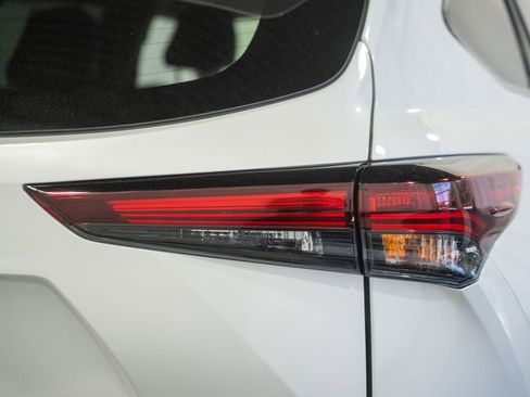 Used 2026 Toyota Highlander XLE AWD/4WD image 6