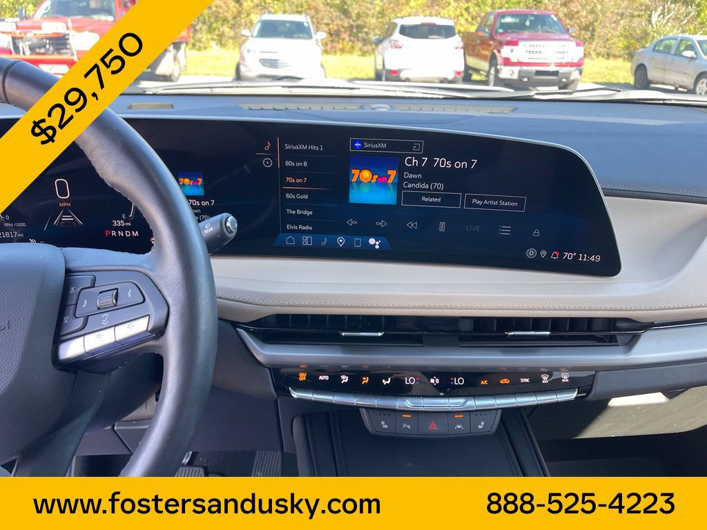 Used 2024 Cadillac XT4 Luxury w/ Cold Weather Package FWD image 11